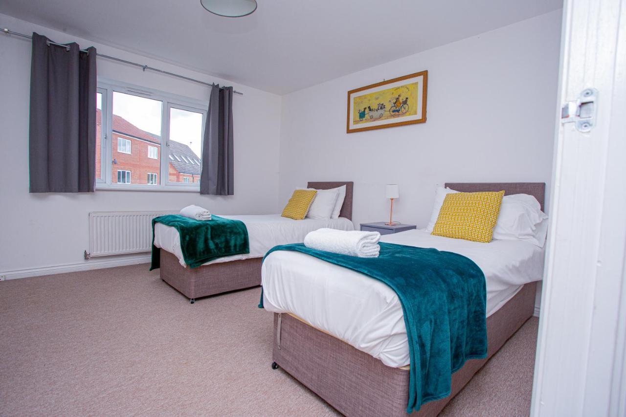 Villa Turners Gardens Northampton Exterior foto